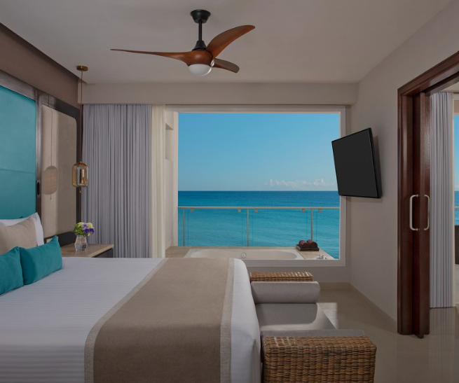 Preferred Club Ocean Front - King, Dreams Jade Cancun