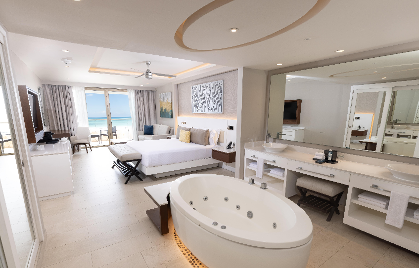 Diamond Club Honeymoon Suite Ocean View, Hideaway at Royalton Riviera Cancun