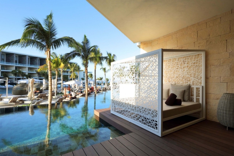 Junior Suite Swim-Up, TRS Coral