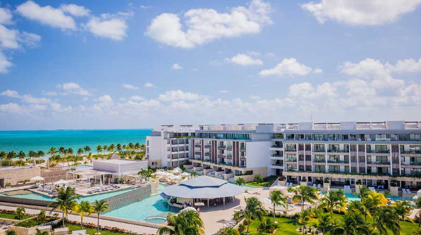 Majestic Elegance Costa Mujeres