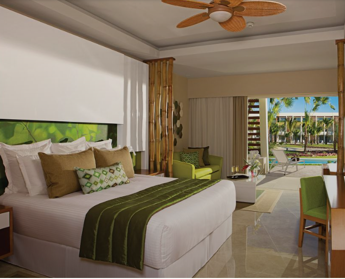 Preferred Club Junior Suite Swim Up, Dreams Onyx