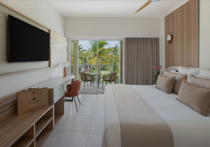 Preferred Club Premium Suite Garden View, Dreams Royal Beach
