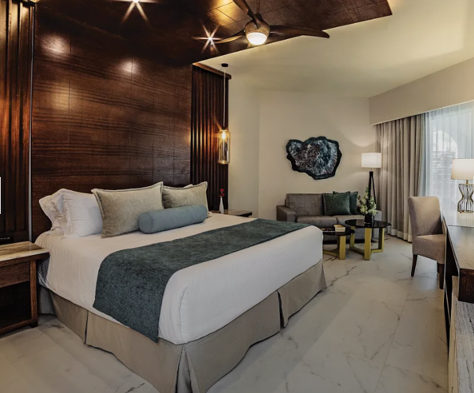 Junior Suite Pool View, Secrets Royal Beach