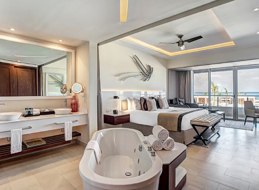 Luxury Junior Suite Garden View, Royalton Blue Waters