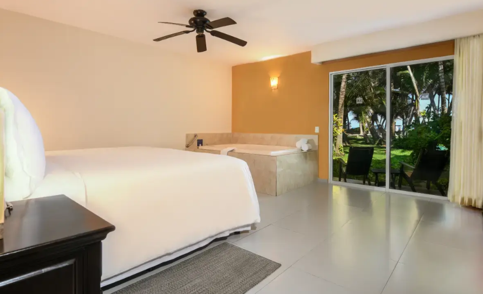 Luxury Junior Suite, El Dorado Seaside Palms