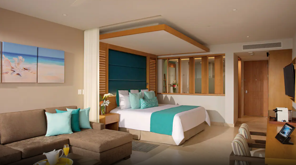 Junior Suite Pool View - King, Dreams Playa Mujeres