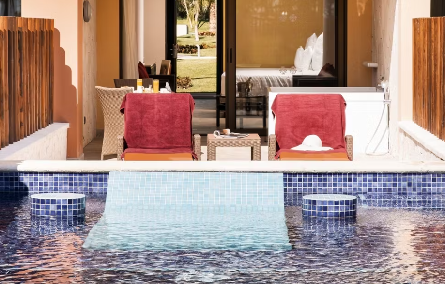 Junior Suite Swim-Up Premium Level, Barcelo Maya Caribe