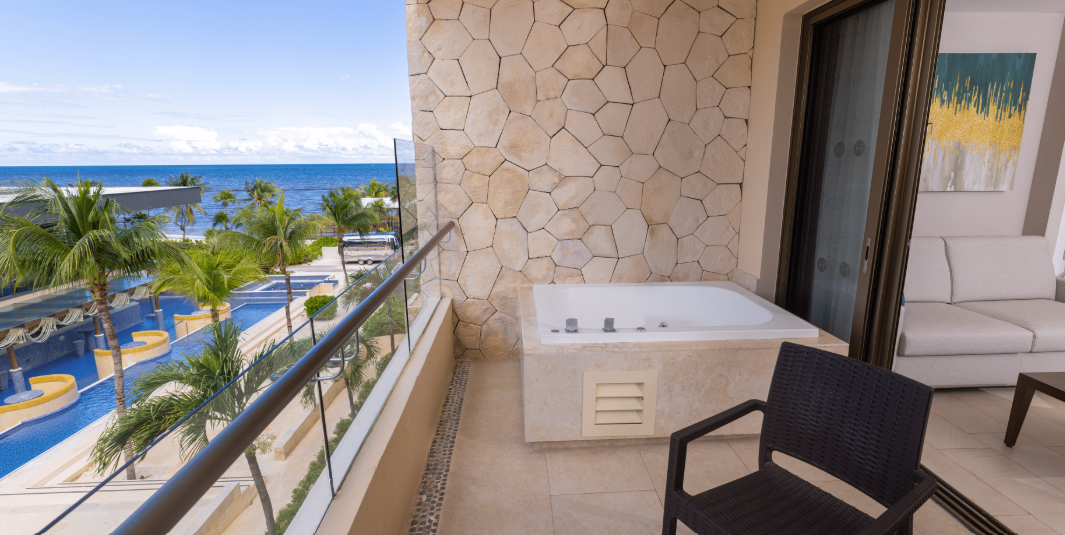 Diamond Club Luxury Suite Ocean View with Terrace Jacuzzi, Hideaway at Royalton Riviera Cancun