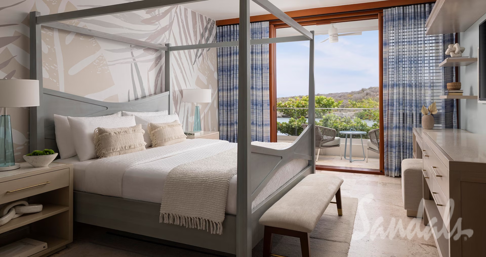 Sunchi Beachside Oceanview Club Level room, Sandals Royal Curacao