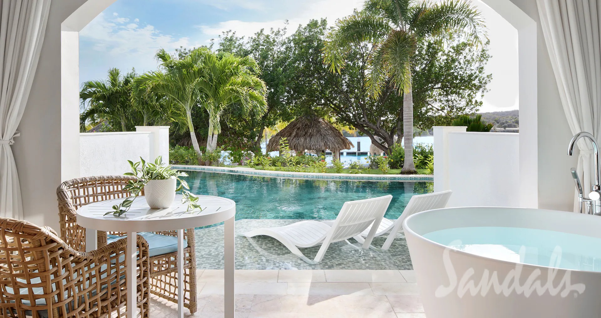 Sunchi Beachside Swim-up Club Level Junior Suite w/ Patio Tranquility Soaking Tub, Sandals Royal Curacao