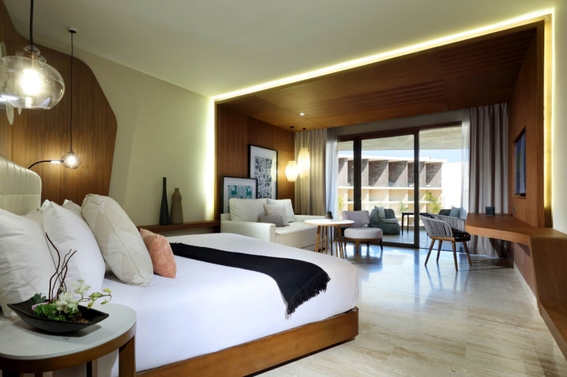 Junior Suite Beachside Ocean View, TRS Coral