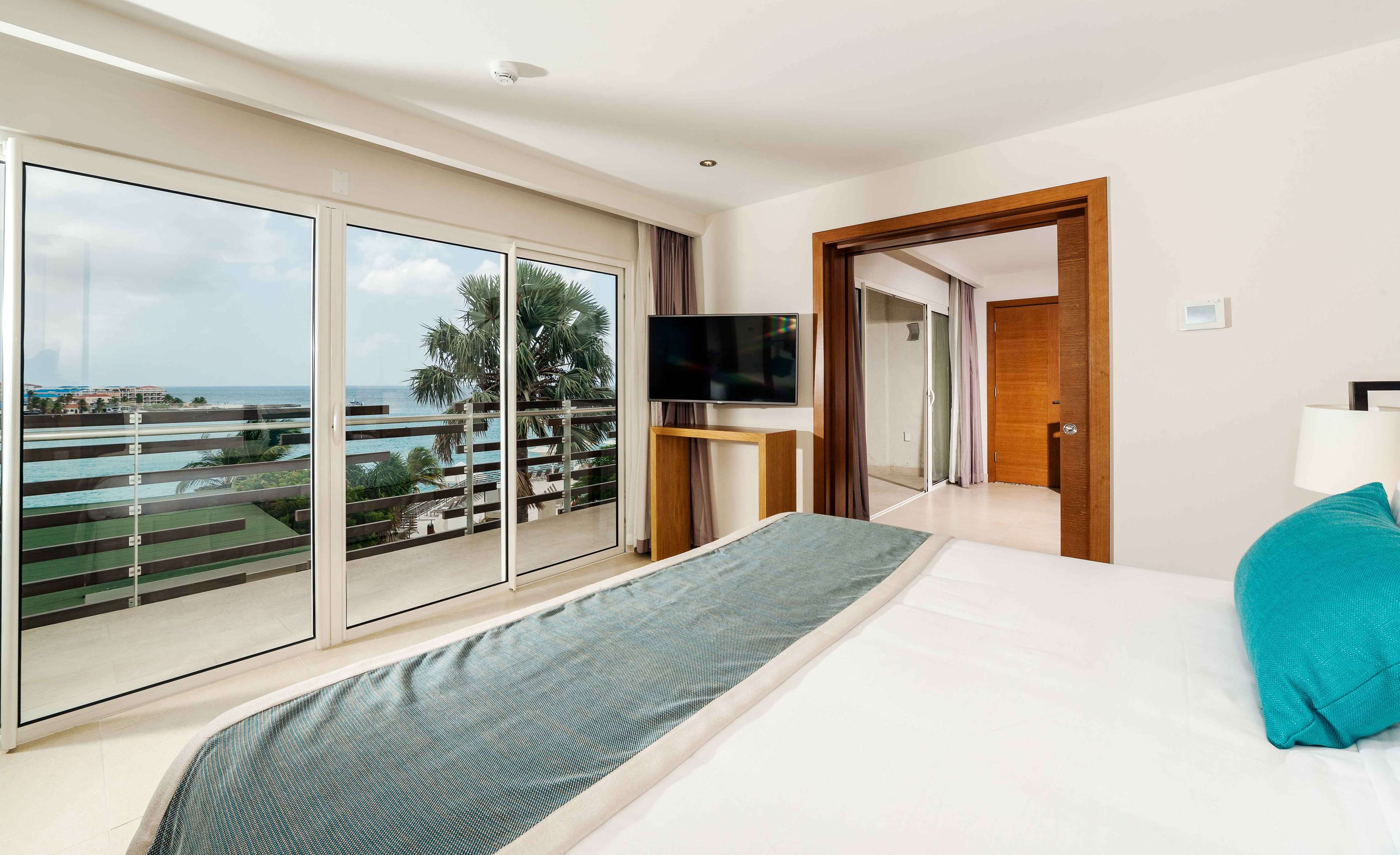 Deluxe One Bedroom Suite, Sonesta Ocean Point