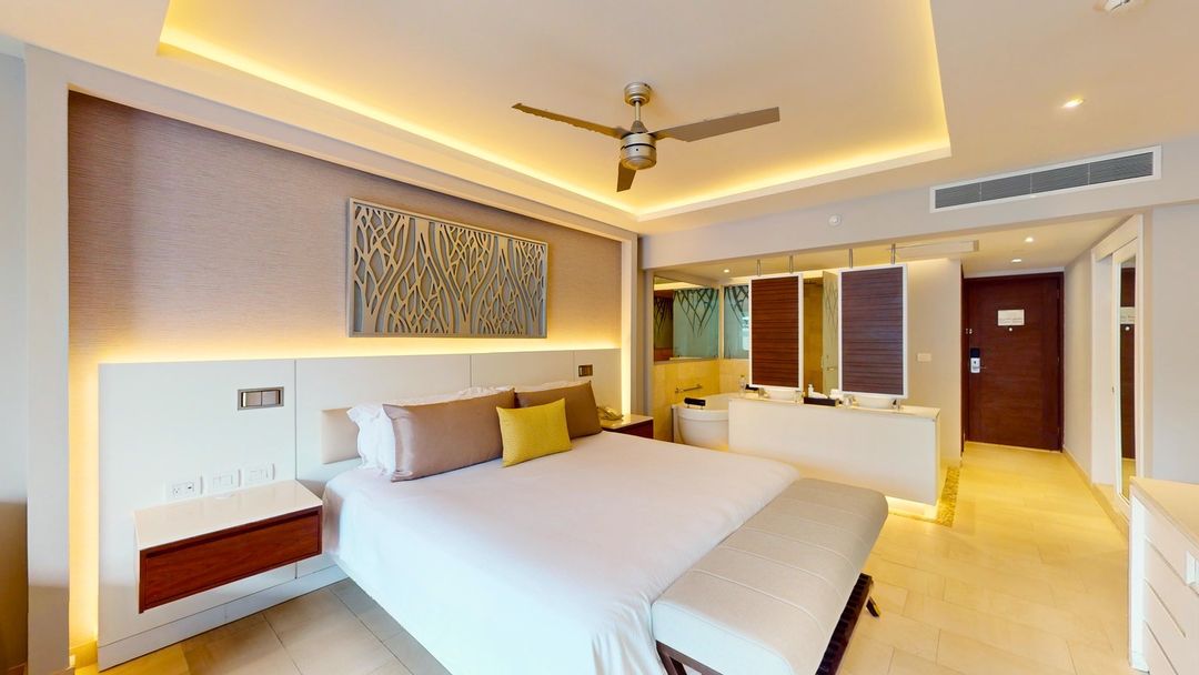 Luxury Suite w/ Terrace Jacuzzi, Hideaway at Royalton Riviera Cancun